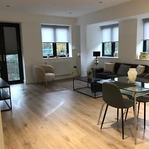 Brand New Luxury With Free Parking And Gym Apartment Solihull