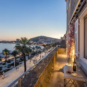 Finest 1 Apartment Split